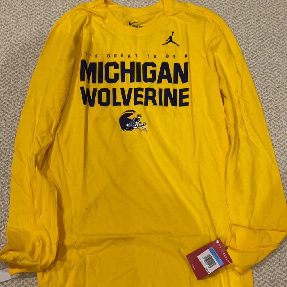 Men Nike long sleeve tee shirt